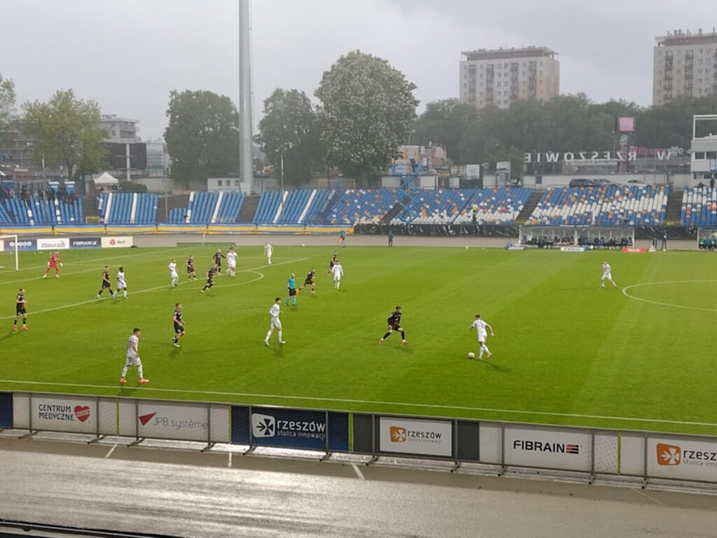 Mariusz Pawlak walczy o Ekstraklasę - reminiscencje po meczu Stali Rzeszów z Polonią Warszawa 1 Retro Futbol a3c26f1a 97a6 4482 b2b6 f0b4afb3b818