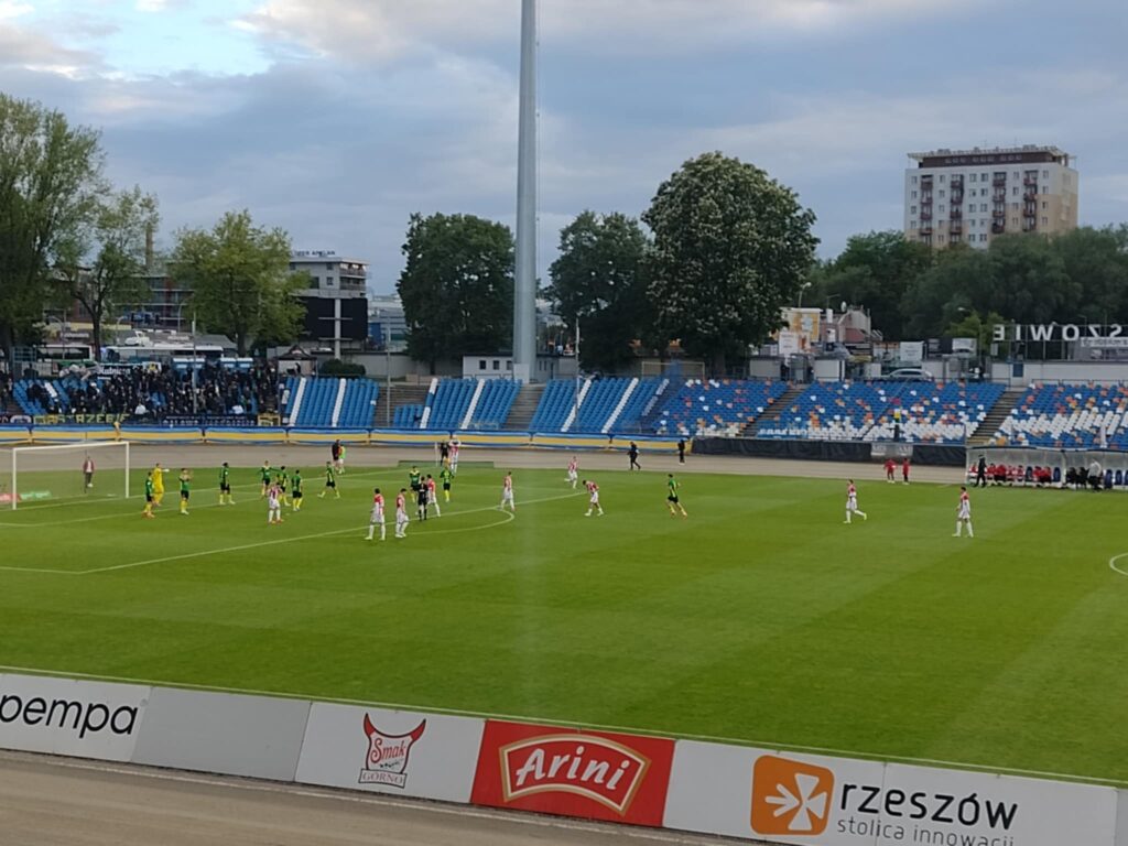 Coraz mniej niewiadomych w Betclic 2. Lidze - reminiscencje po meczu Resovii z GKS Jastrzębie 1 Retro Futbol b997555a f2b0 41b1 9274 7e26103667f9