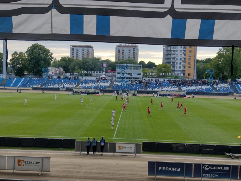Jesień lepsza niż wiosna - podsumowanie występów Stali Rzeszów w sezonie 2024/2025 1 Retro Futbol ed8a7ac2 b941 43f1 ae32 5b198d4f6484