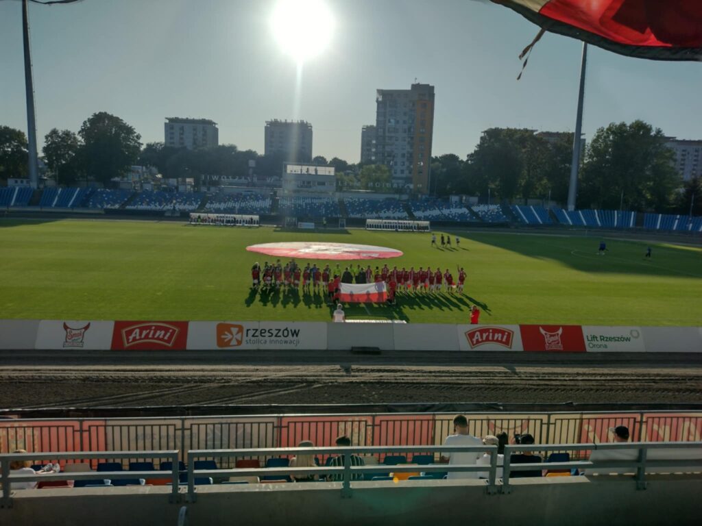 Piłkarska rywalizacja w Święto Wojska Polskiego - reminiscencje po meczu Resovii z Olimpią Grudziądz 1 Retro Futbol 3ab14053 65f8 4fb7 8890 0fc8989f5bf3