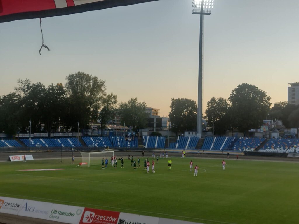 Piłkarska rywalizacja w Święto Wojska Polskiego - reminiscencje po meczu Resovii z Olimpią Grudziądz 2 Retro Futbol 96bbcca6 80ac 4439 b355 139e2e17212b