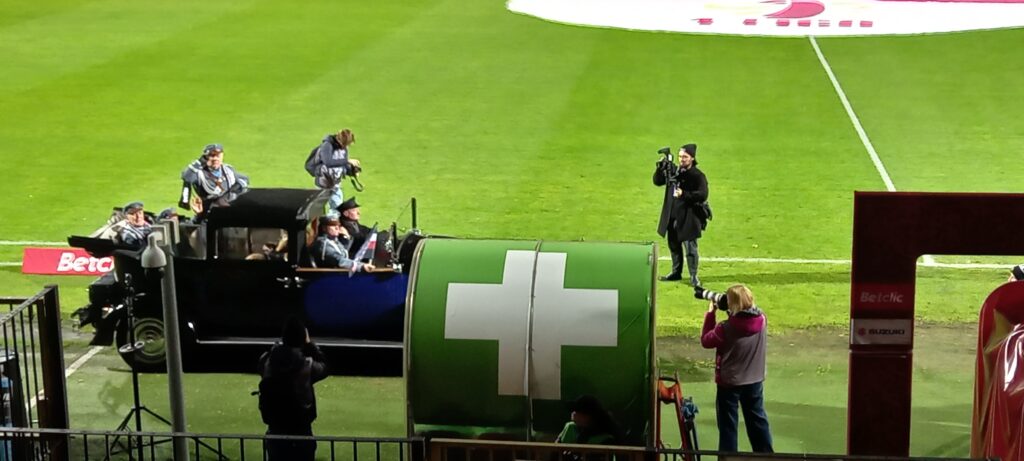 Wizyta generała Sosnkowskiego i przełamanie gospodarzy. Relacja ze spotkania Polonia Warszawa - Polonia Bytom 2 Retro Futbol 20251025 192000