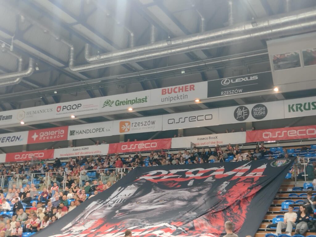 Świetny początek odmienionej drużyny - reminiscencje po pierwszych meczach siatkarzy Asseco Resovii w sezonie 2025/2026 3 Retro Futbol c39e8915 b6a7 428f b486 e3c2c546232c