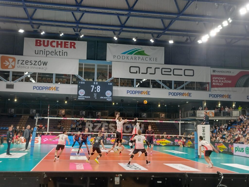 Awans, przełamanie i historia - reminiscencje po meczach siatkarzy Asseco Resovii z Knack Roeselare i Jastrzębskim Węglem 2 Retro Futbol a3361d94 8c32 40b9 a334 7ace56cb1345