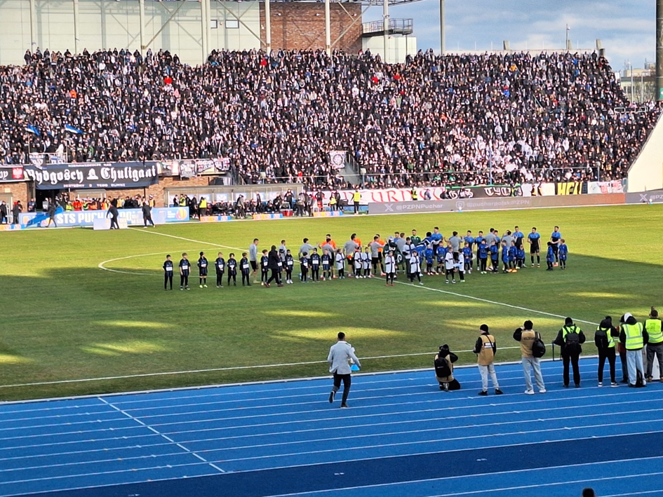 Rekordy frekwencyjne w Bydgoszczy - historia wyjątkowych meczów między Zawiszą Bydgoszcz i Górnikiem Zabrze 2 Retro Futbol image 1