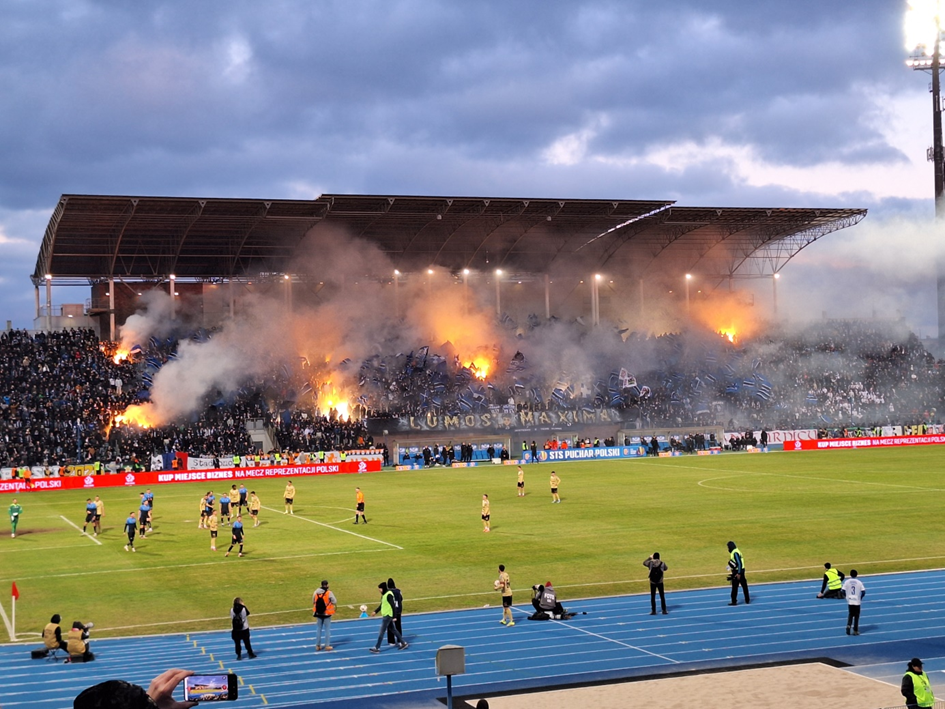 Rekordy frekwencyjne w Bydgoszczy - historia wyjątkowych meczów między Zawiszą Bydgoszcz i Górnikiem Zabrze 4 Retro Futbol image 2
