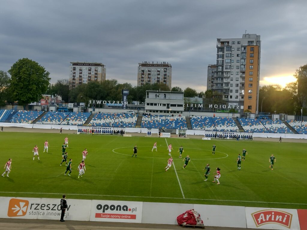 Kamil Kuzera i jego pierwsze mecze w roli trenera Resovii 2 Retro Futbol 540e4f43 bd29 4bd7 8cce 826142f5438c