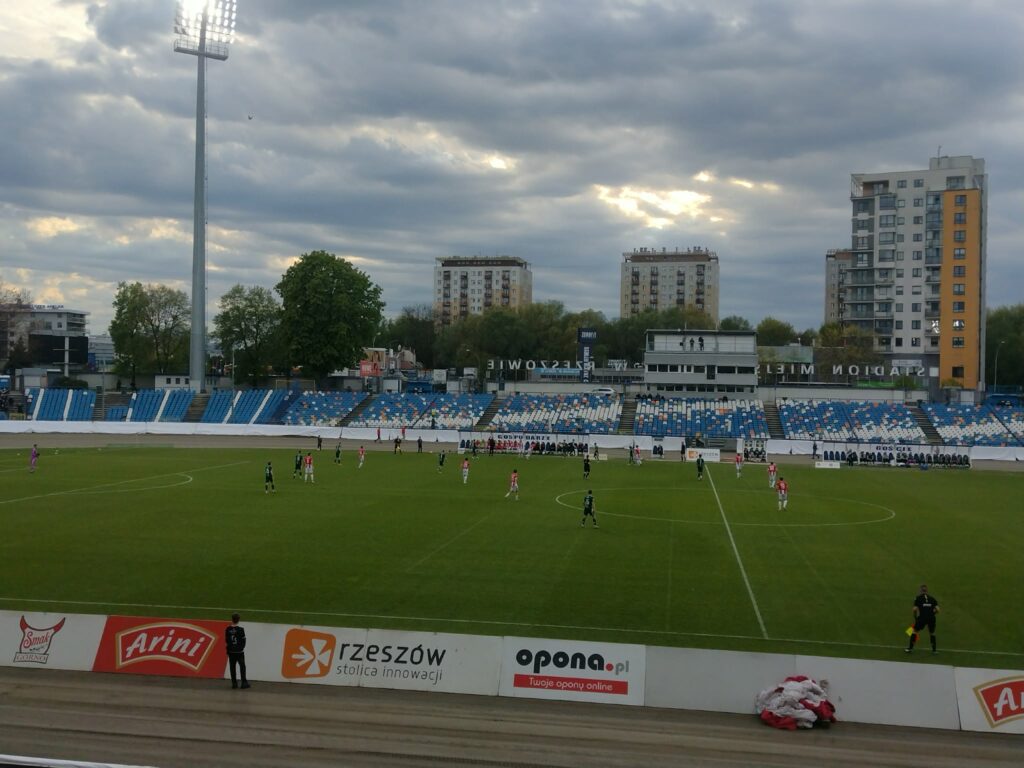 Kamil Kuzera i jego pierwsze mecze w roli trenera Resovii 1 Retro Futbol 7ebb12e1 97de 4bf6 8f98 a7c296a627cb