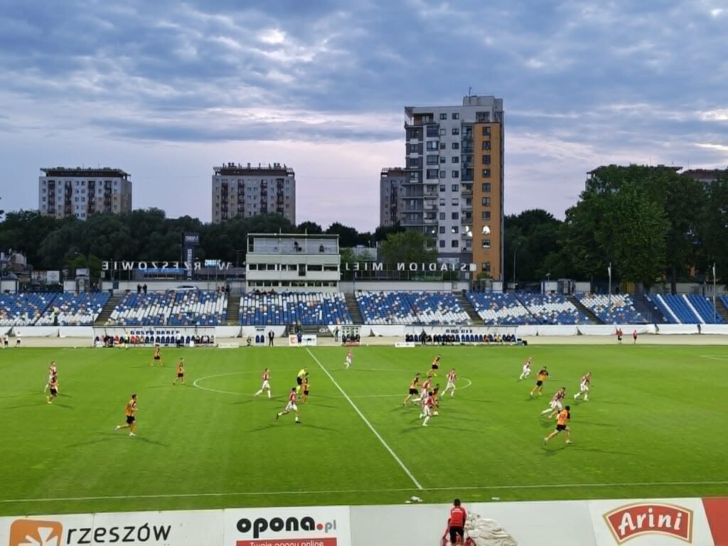 Resovia pozostaje na szczeblu centralnym - drugoligowe reminiscencje na zakończenie rozgrywek 2 Retro Futbol 370ba1b3 eadf 40fc 8f75 6a22b3577a1f