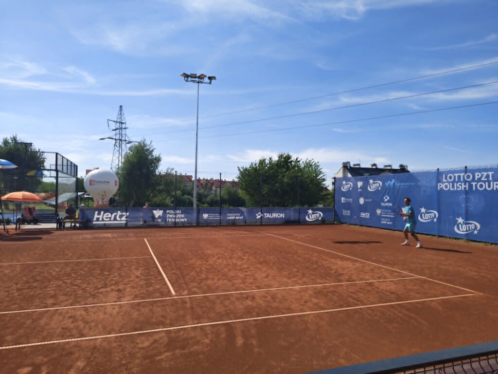 Alan Ważny w domowym finale - relacja z turnieju ITF w Rzeszowie 2 Retro Futbol 7e1e153e c83c 483c b53b dfa2701f0ab1