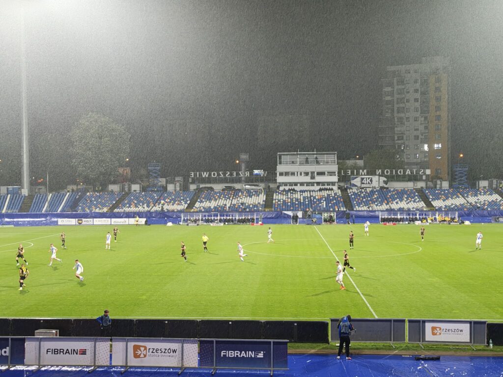 Sezon Stali Rzeszów i awans Wieczystej Kraków - pierwszoligowe reminiscencje na zakończenie rozgrywek 2 Retro Futbol 80005e4a 82b9 498b bff6 7b08343be85f